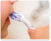 כיצד לשמור על בריאות הפה והשיניים בקרב ילדים ותינוקות